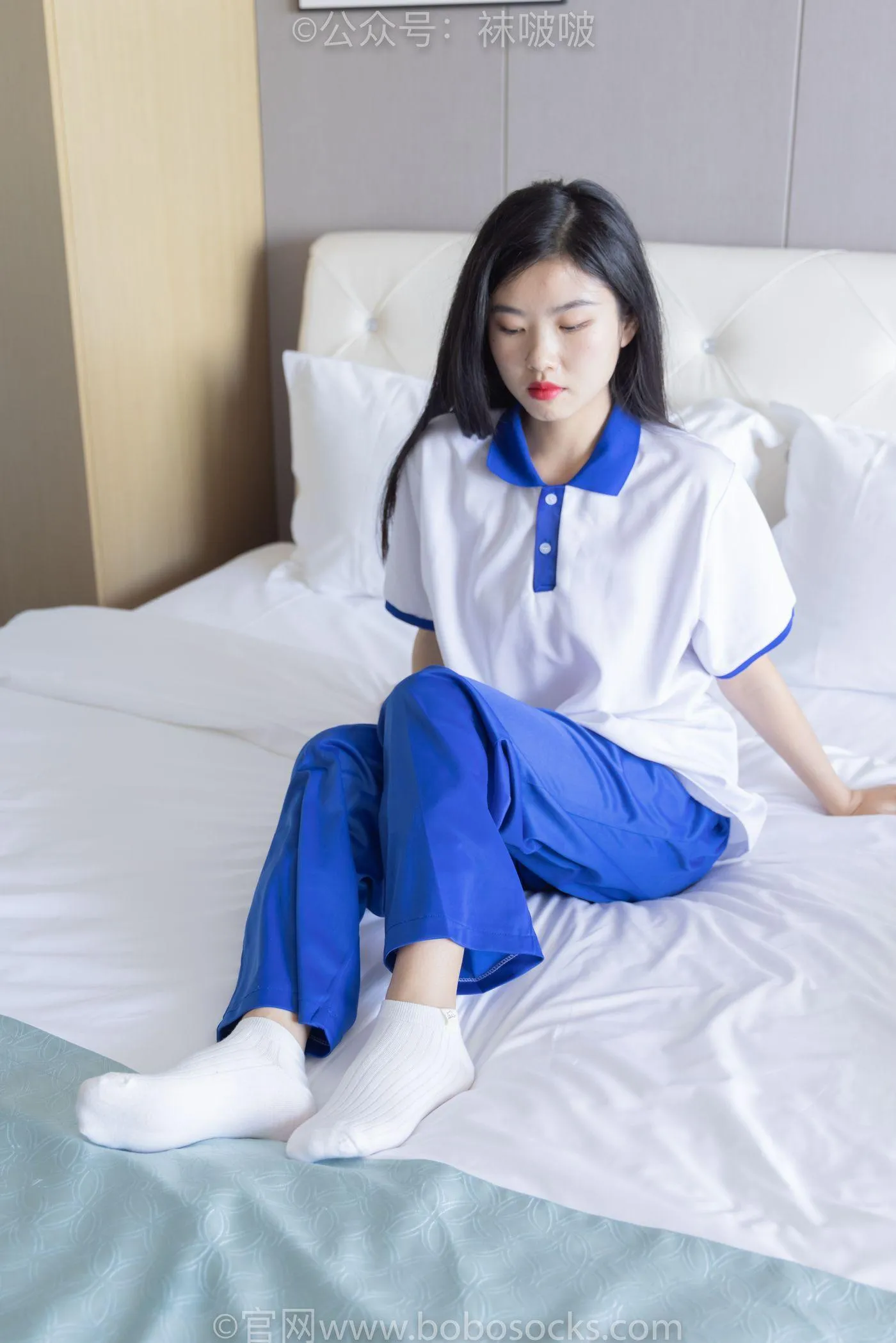 [BoBoSocks袜啵啵]NO.039 小奶熊-校服、vans帆布鞋、短白棉袜、裸足 [154P]插图1